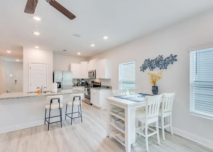 Holiday home Nurse-ready 2 Mi To Uwf Campus & Hospital! Pensacola