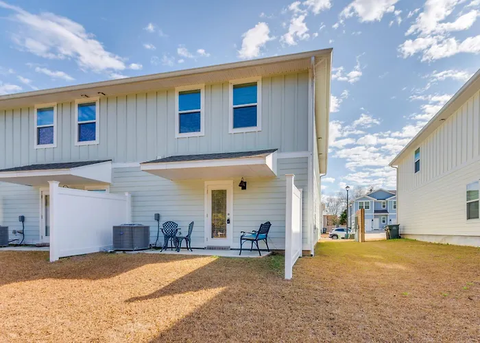 Holiday home Nurse-ready 2 Mi To Uwf Campus & Hospital! *